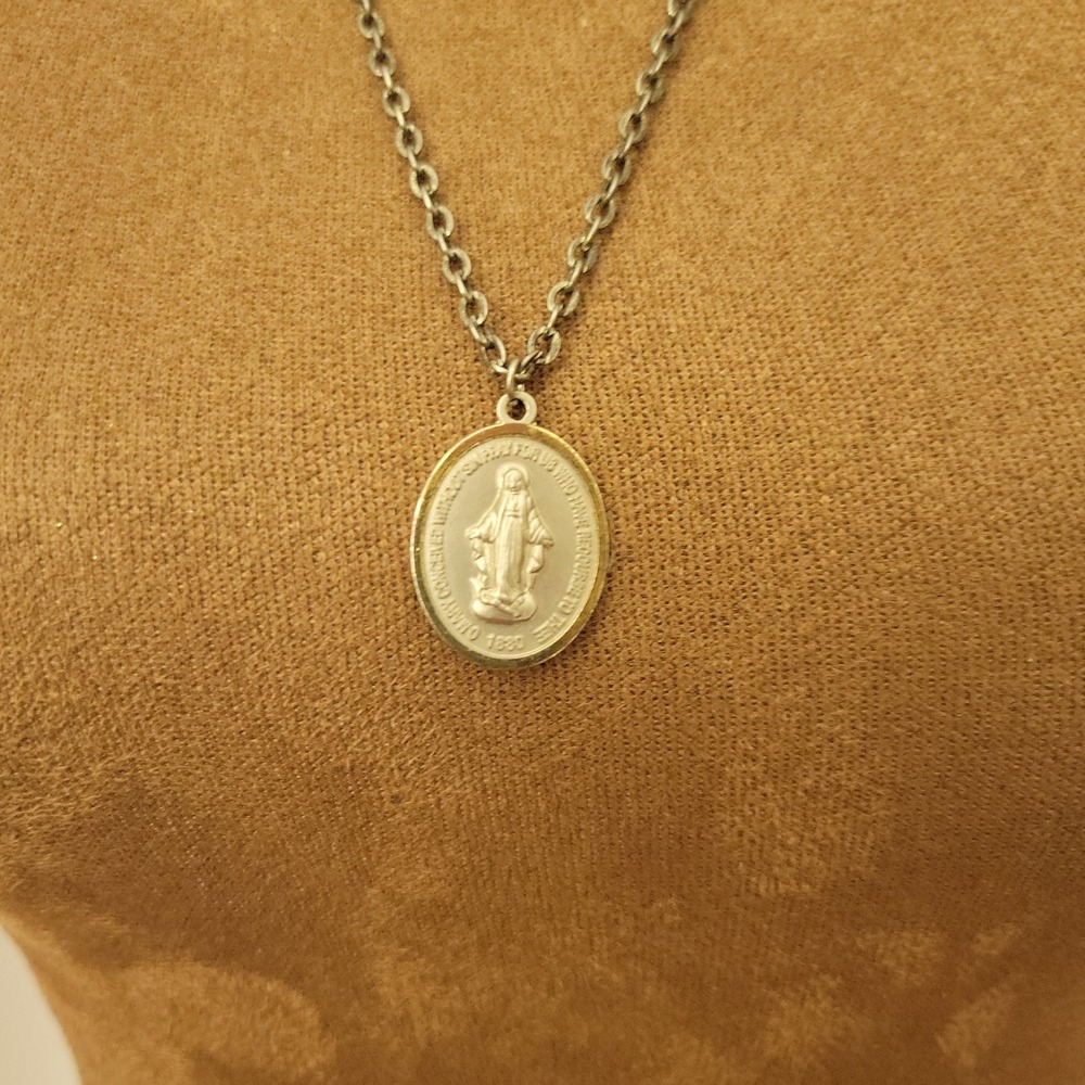 Vintage Silver Tone Miraculous Medal Virgin Mary Oval Necklace 18in Cottagecore